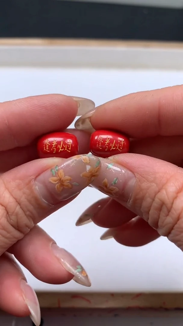 未镶嵌散珠玛瑙/玉髓T287 蒂 王 砂 雕刻桶珠 2个13.8元