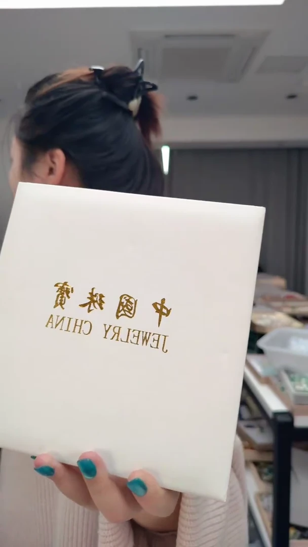 羽毛2123白色盒子