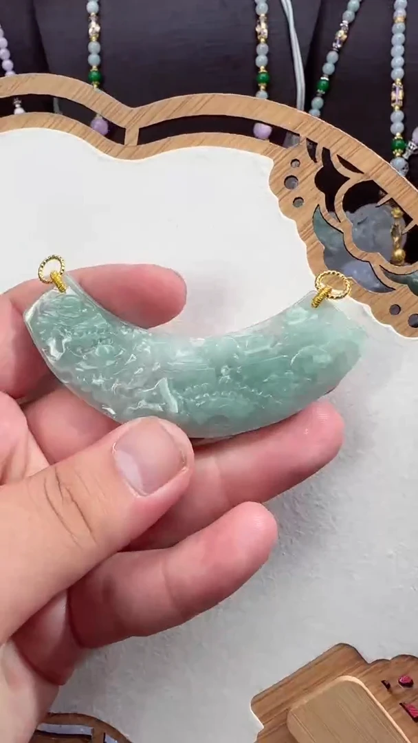 翡翠未镶嵌颈饰吊坠