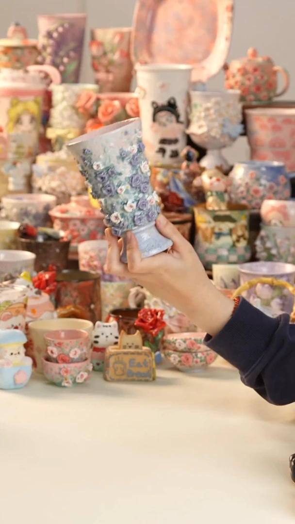 摆件陶景德镇釉下彩手绘设计师款陶瓷