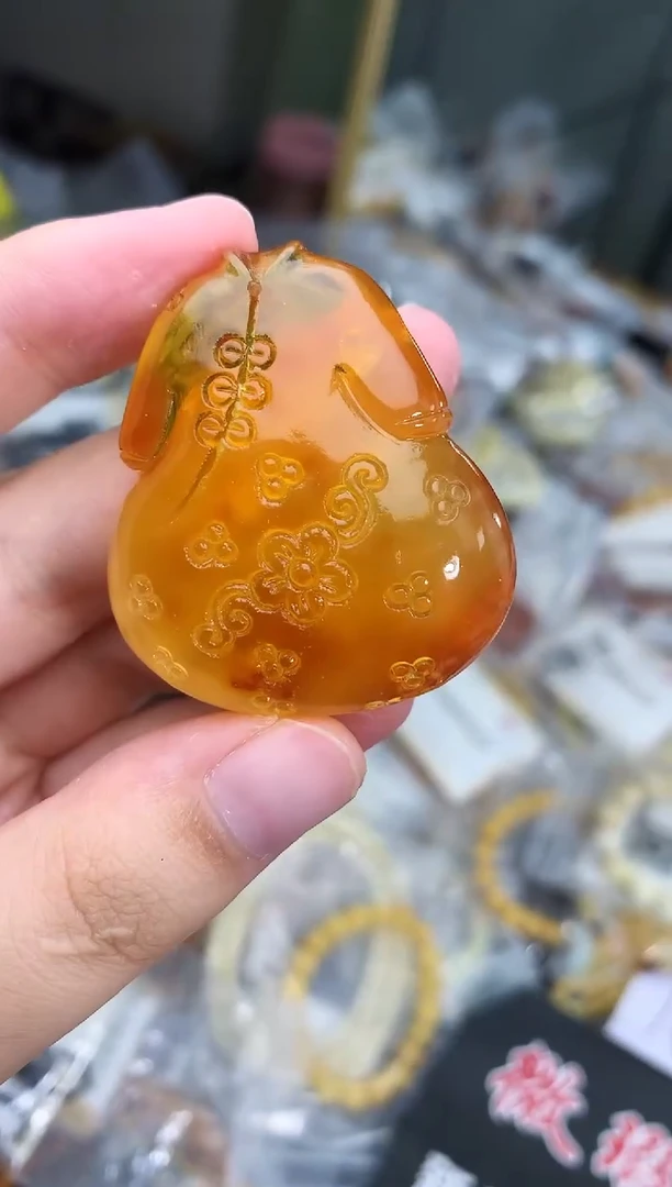 蜜蜡未镶嵌珠宝奇石77