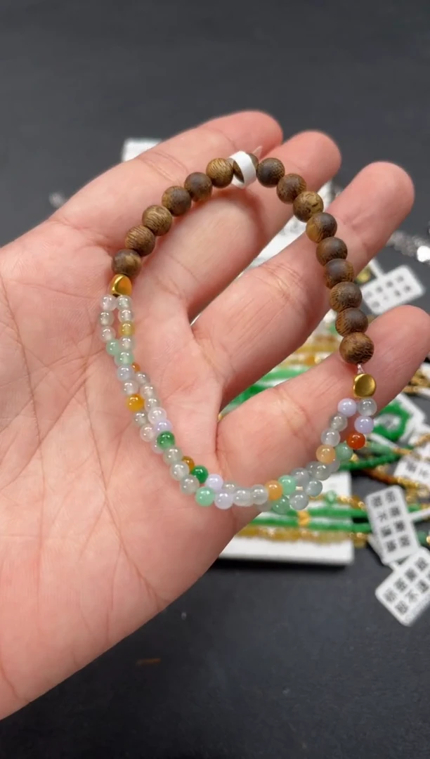 套链足金镶嵌翡翠一个   P291