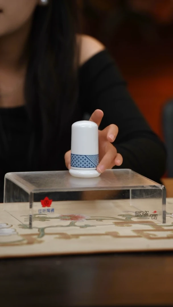 1个微瑕古典园林牙签筒