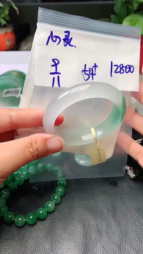 定制石英质玉（非洲翠）心**应手镯