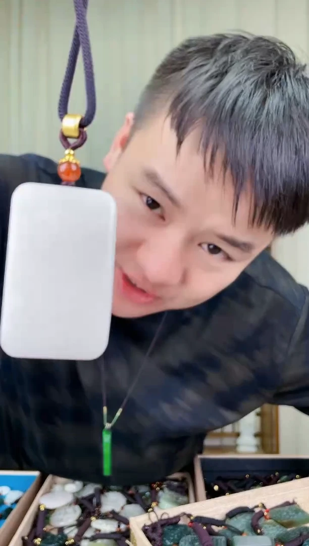 和田玉未镶嵌挂件拍一发一，多样性发货！