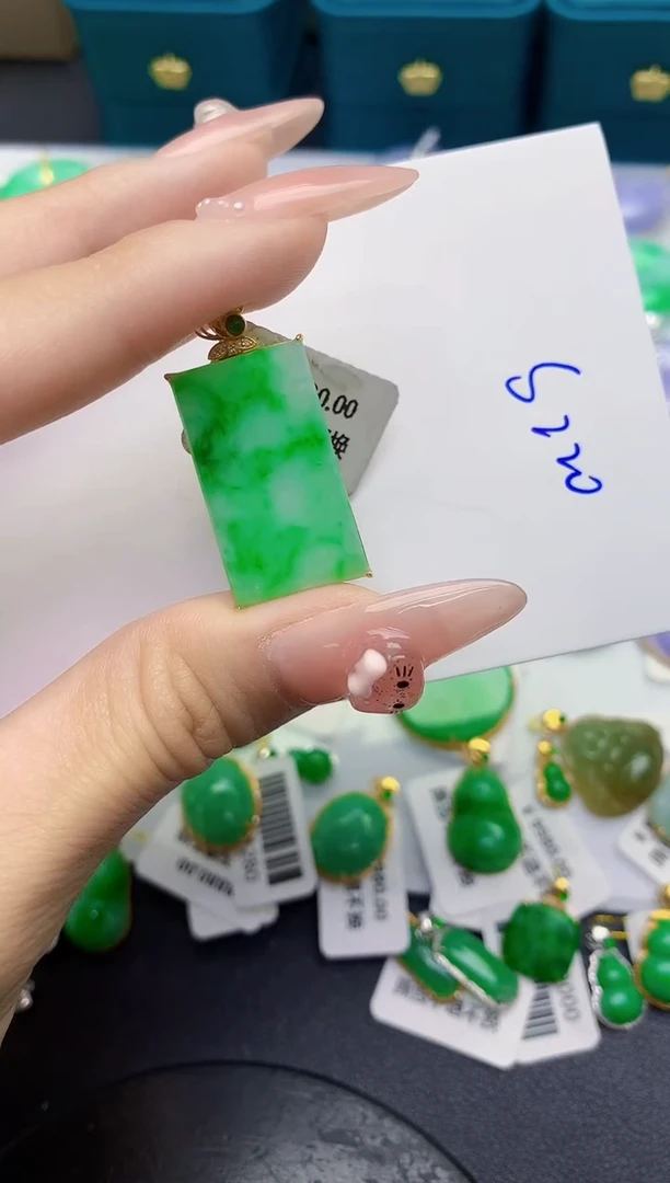 颈饰18K金镶嵌翡翠缅甸天然翡翠A货