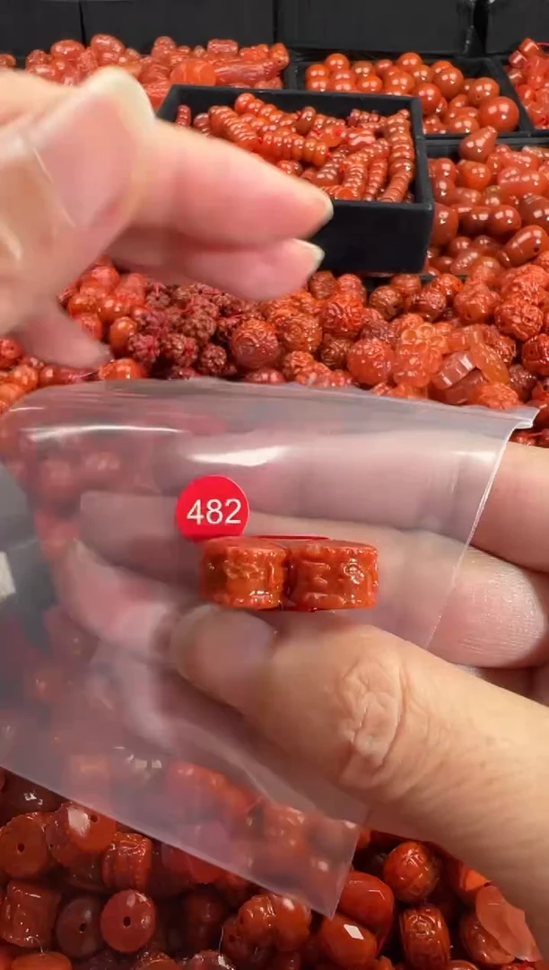 颈饰未镶嵌南红玛瑙1