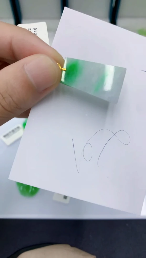颈饰18K金镶嵌翡翠翡翠