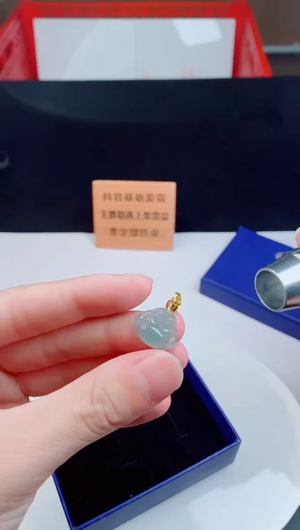 颈饰未镶嵌翡翠    ·