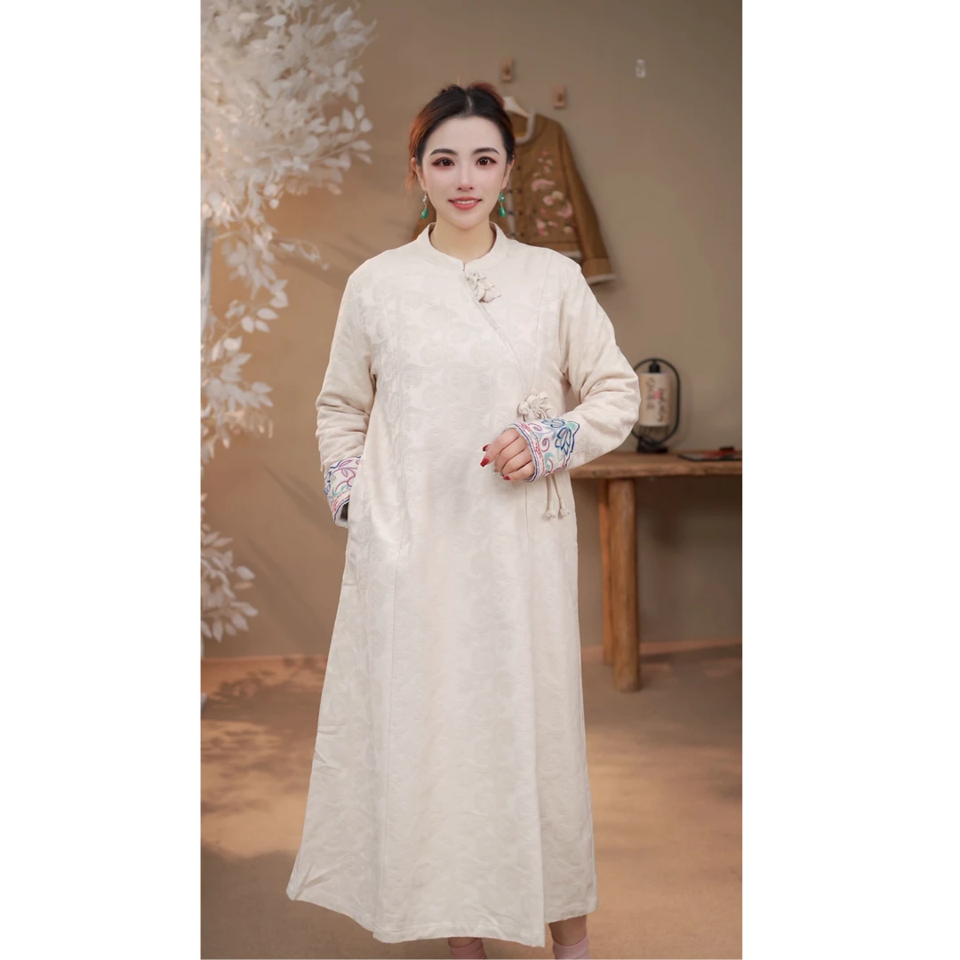 5212 冬季新中式盘扣刺绣加绒连衣裙新款宽松斜襟改良版旗袍裙