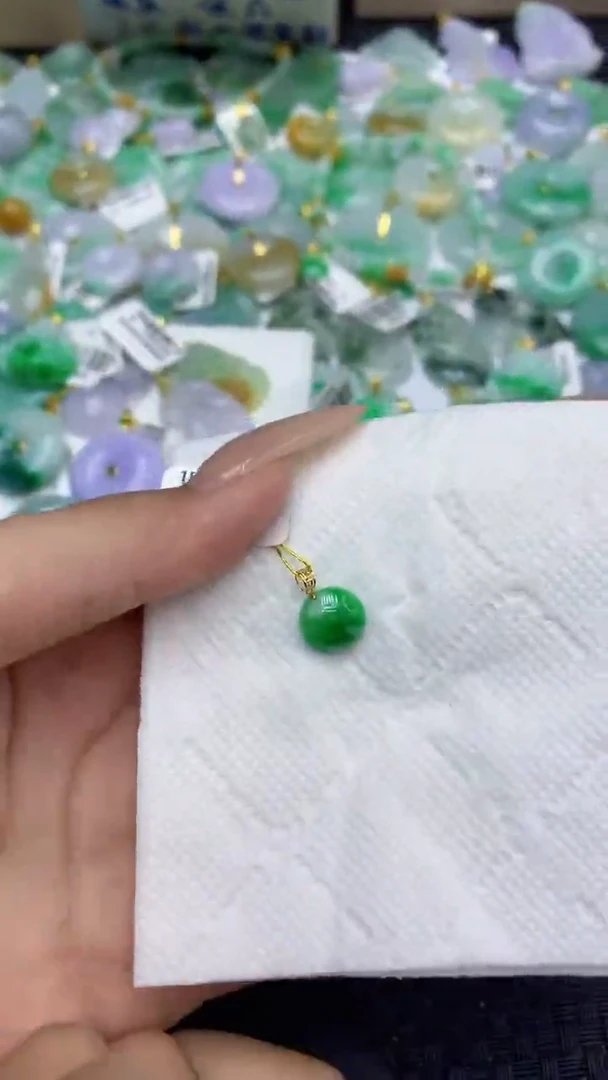 翡翠18K金镶嵌颈饰天然缅甸A货翡翠