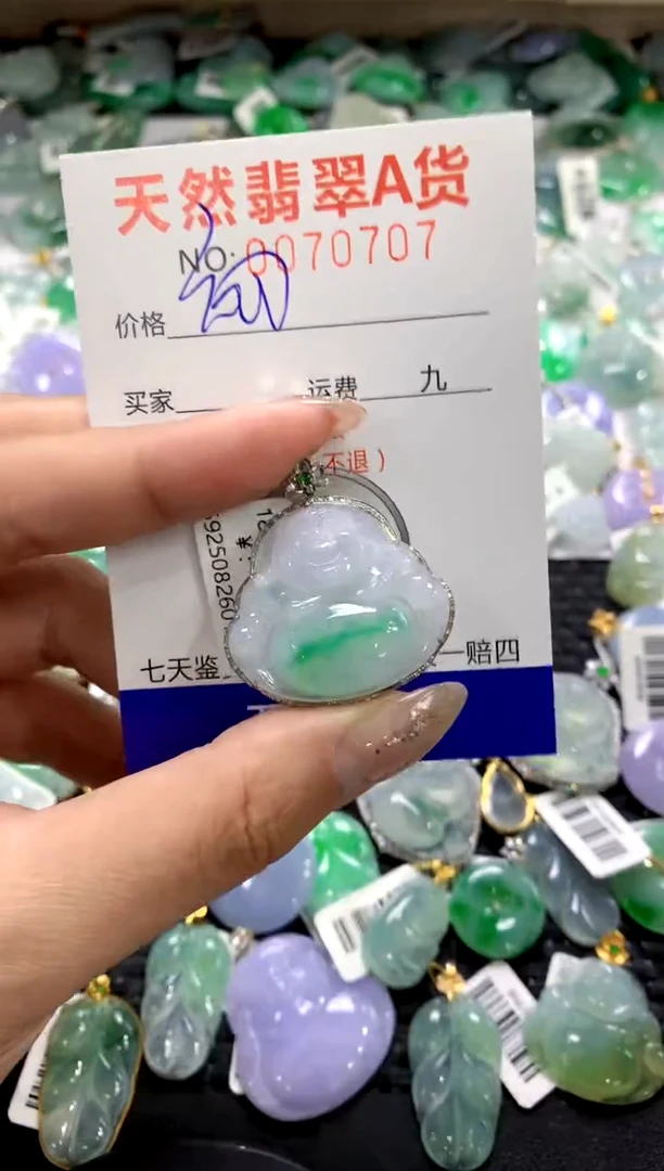 颈饰18K金镶嵌翡翠1111111111111111