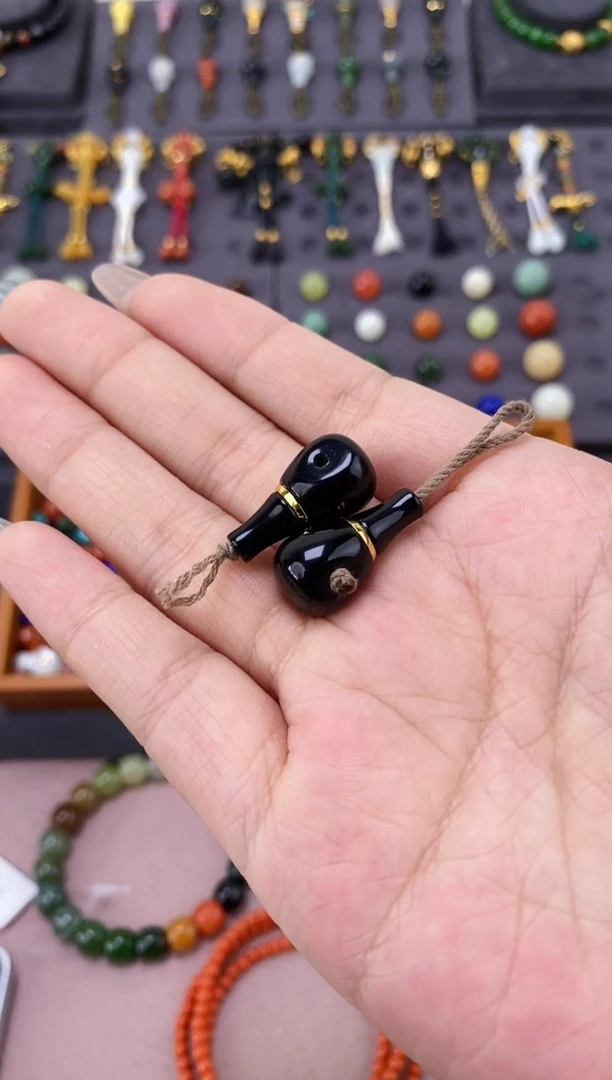 未镶嵌和田玉挂件御*京两个墨玉三通