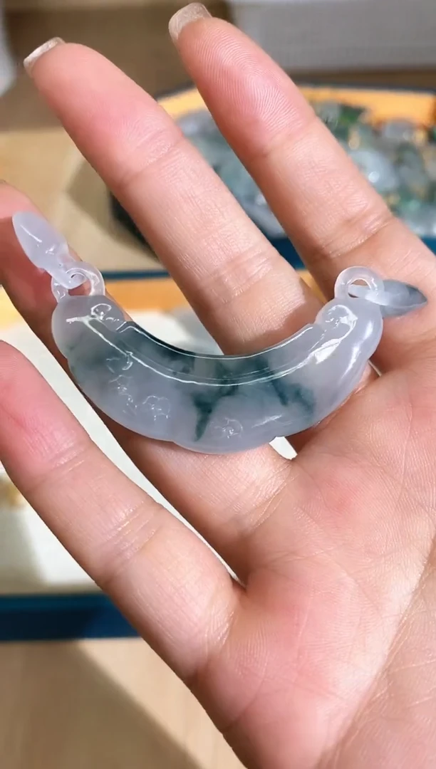 翡翠未镶嵌颈饰250605176