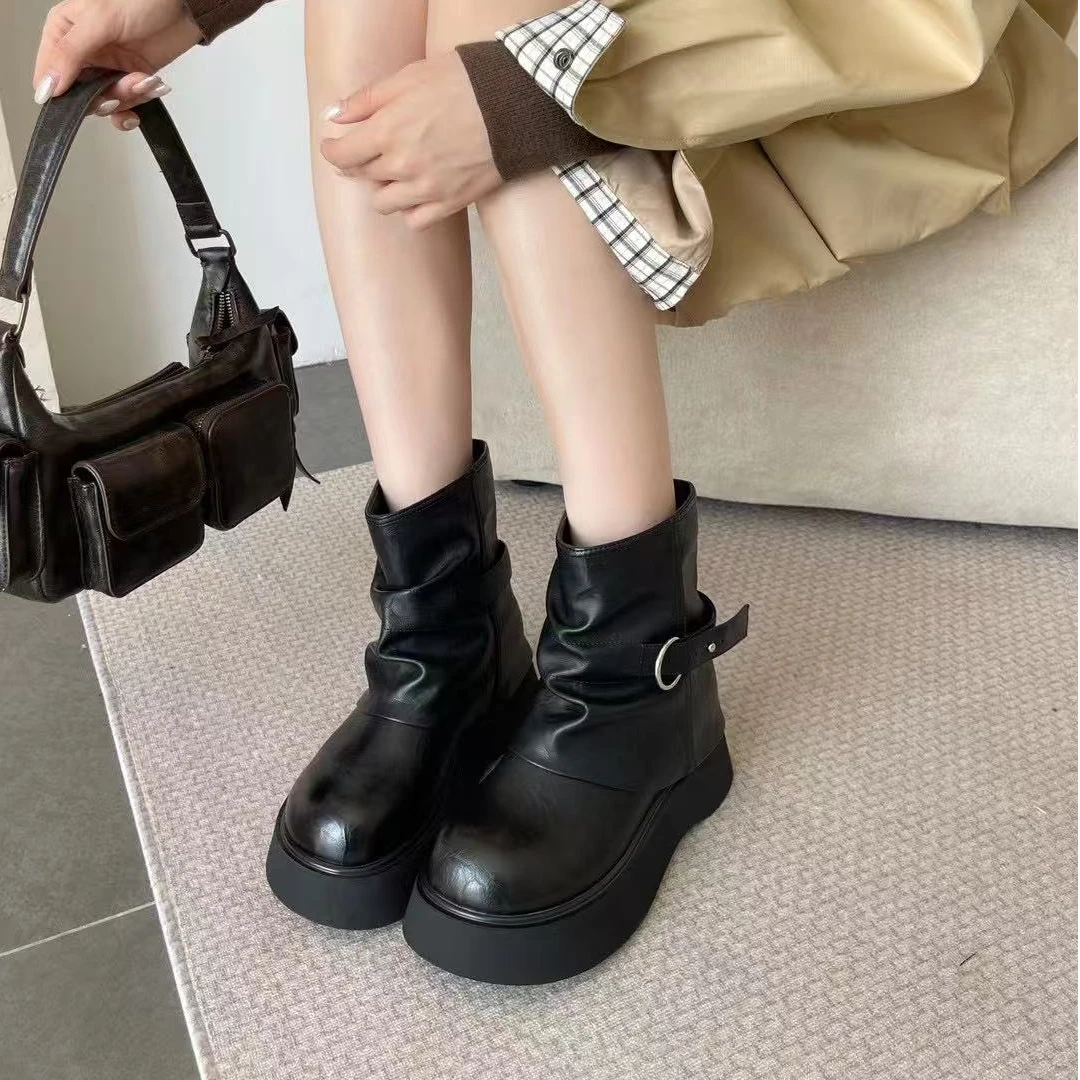 潘妮厚底时装靴女2025年冬季新款黑色增高短靴裤管休闲马丁骑士靴