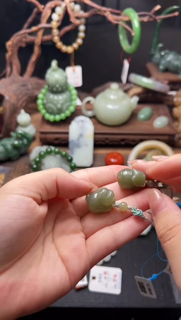 和田玉未镶嵌挂件多产地小猫 有瑕疵 多样性发一