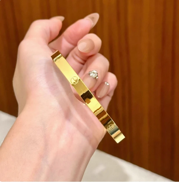 18k经典爆款卡家同款一字手镯男女可带轻奢显气质百搭