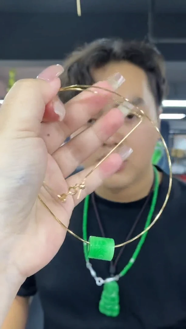 翡翠未镶嵌颈饰多样性发其一颜色微差