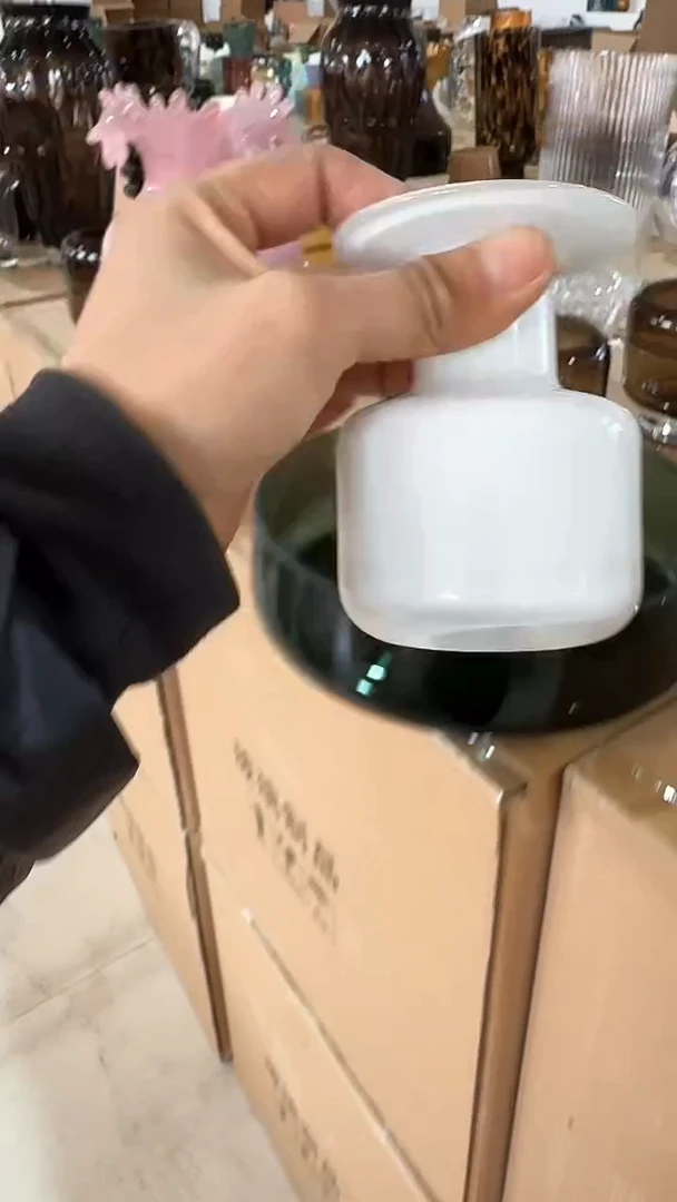 【闪购商品】玻璃白色香薰瓶