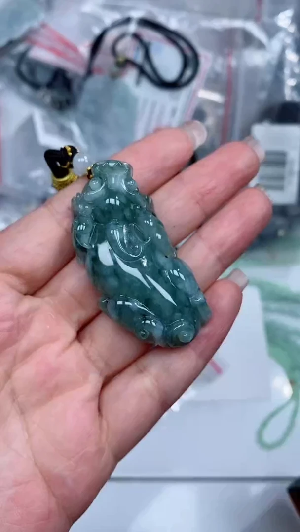 颈饰未镶嵌翡翠吊坠