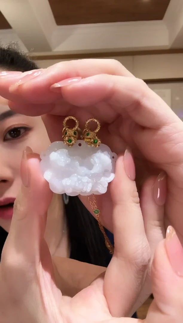 翡翠未镶嵌颈饰国风