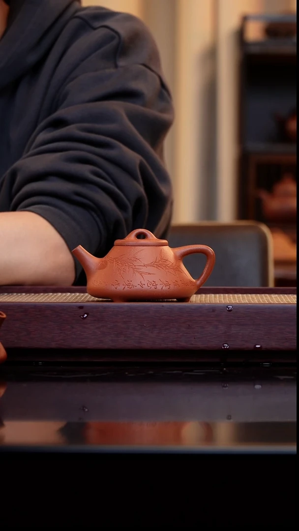 茶壶紫砂春红降坡子冶刻180cc