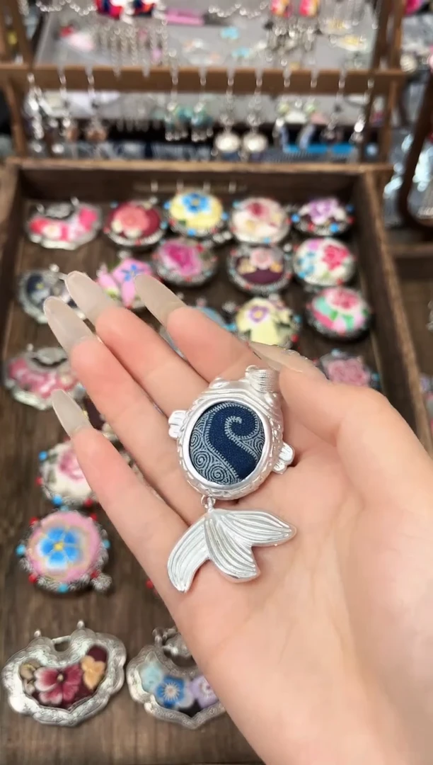 织绣民族风非遗老绣苗银饰品782