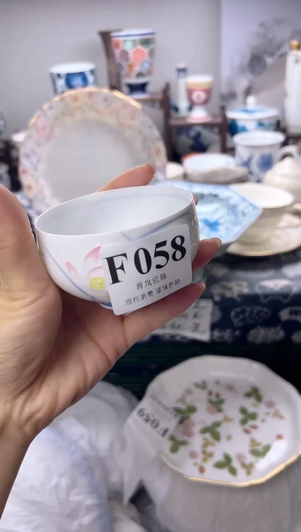 瓷片小****萌  F058