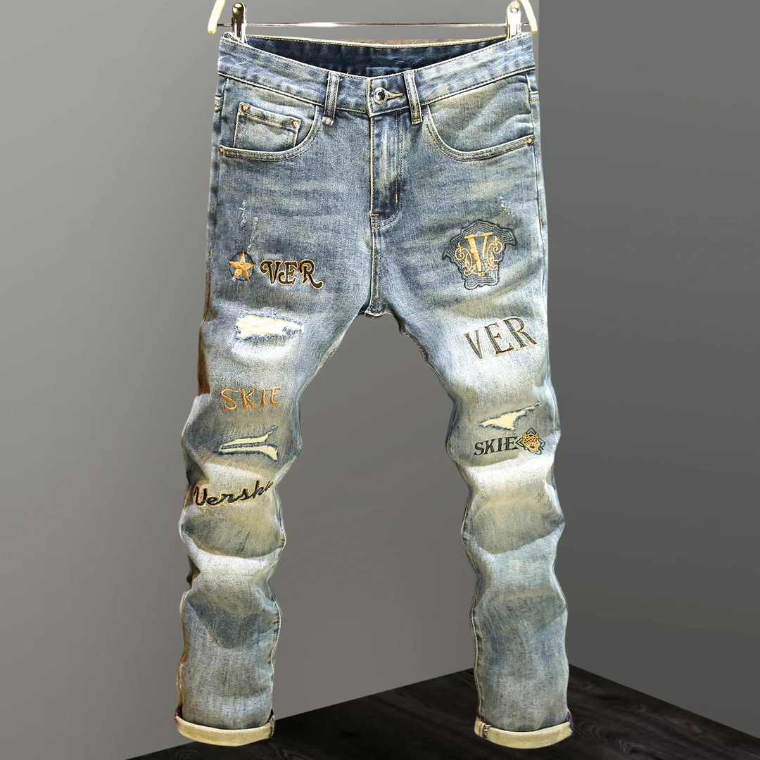 Jeep吉普春秋季潮牌破洞牛仔裤男时尚修身刺绣小脚裤字母图案长裤