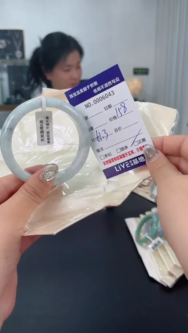 【闪购商品】翡翠手镯未镶嵌天然翡翠A货
