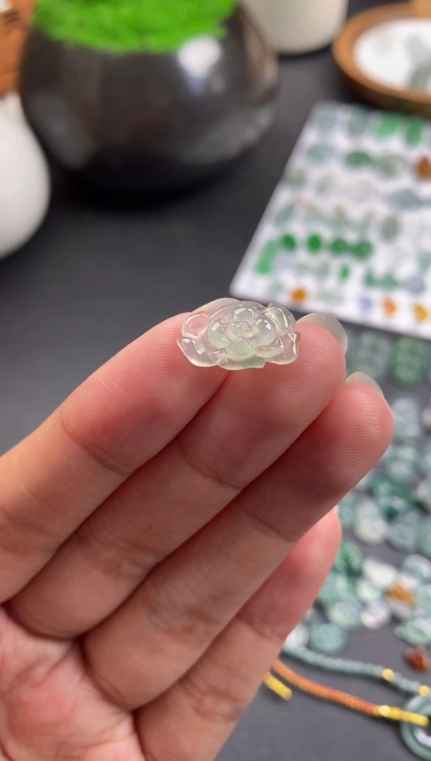 散珠翡翠晴底莲花