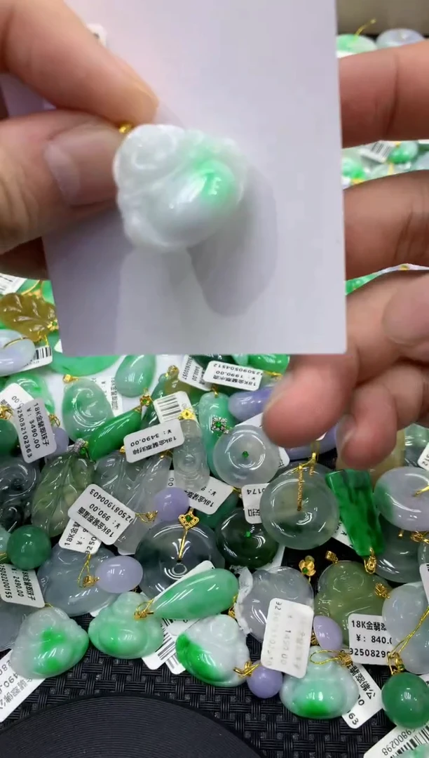 颈饰18K金镶嵌翡翠天然缅甸翡翠A货