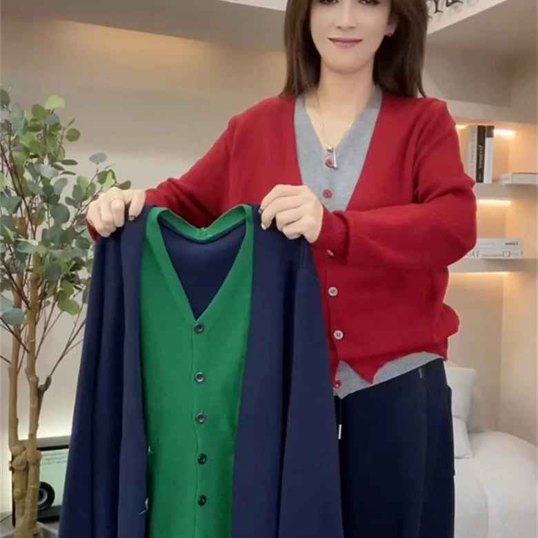 设计感拼色V领假两件针织开衫女2025早秋新款时尚舒适休闲上衣潮