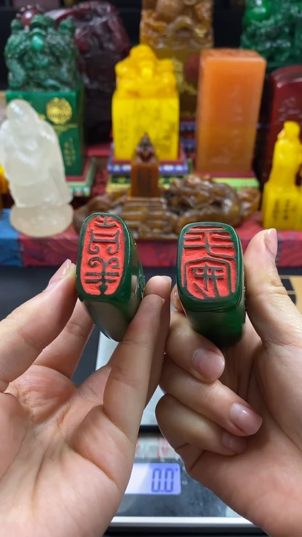 寿山石印石绝绿薄意雕随形（吉祥 平安）