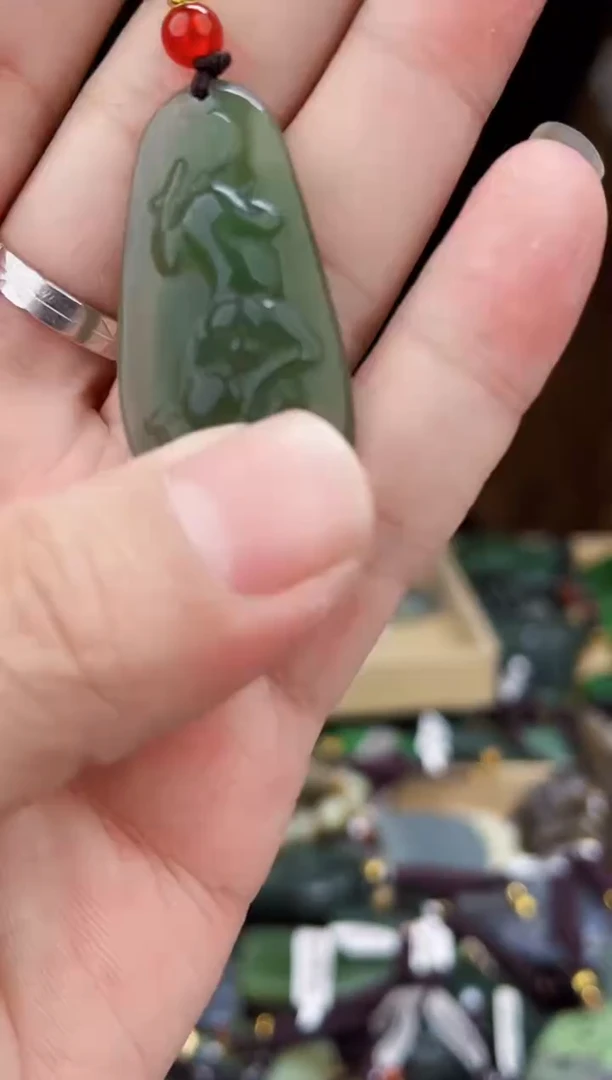 颈饰未镶嵌和田玉1