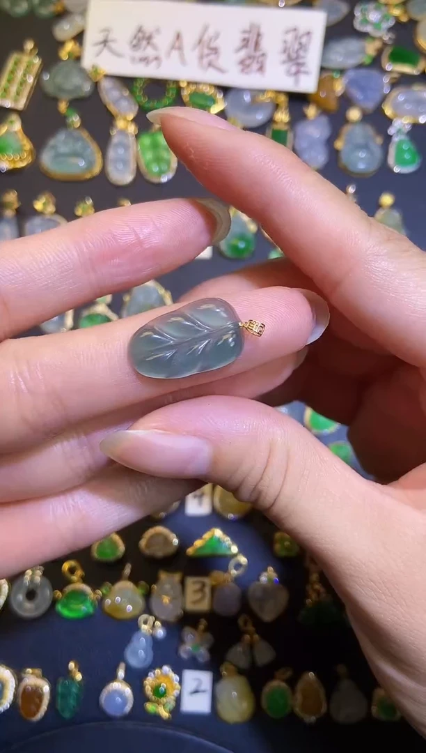 翡翠18K金镶嵌吊坠(不含链)1
