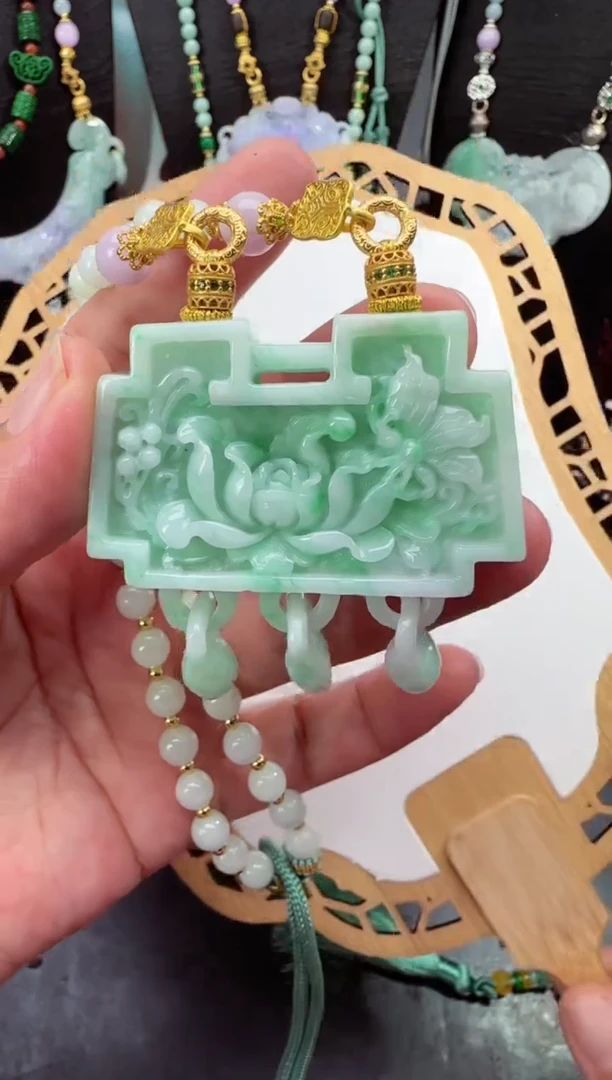 颈饰未镶嵌翡翠吊坠