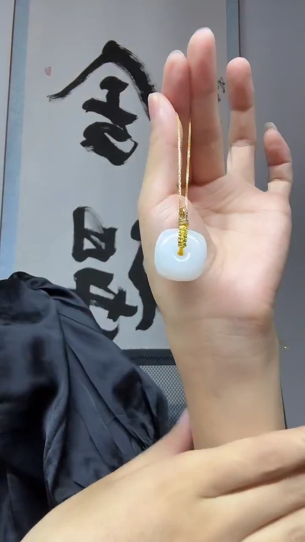颈饰未镶嵌和田玉平安扣