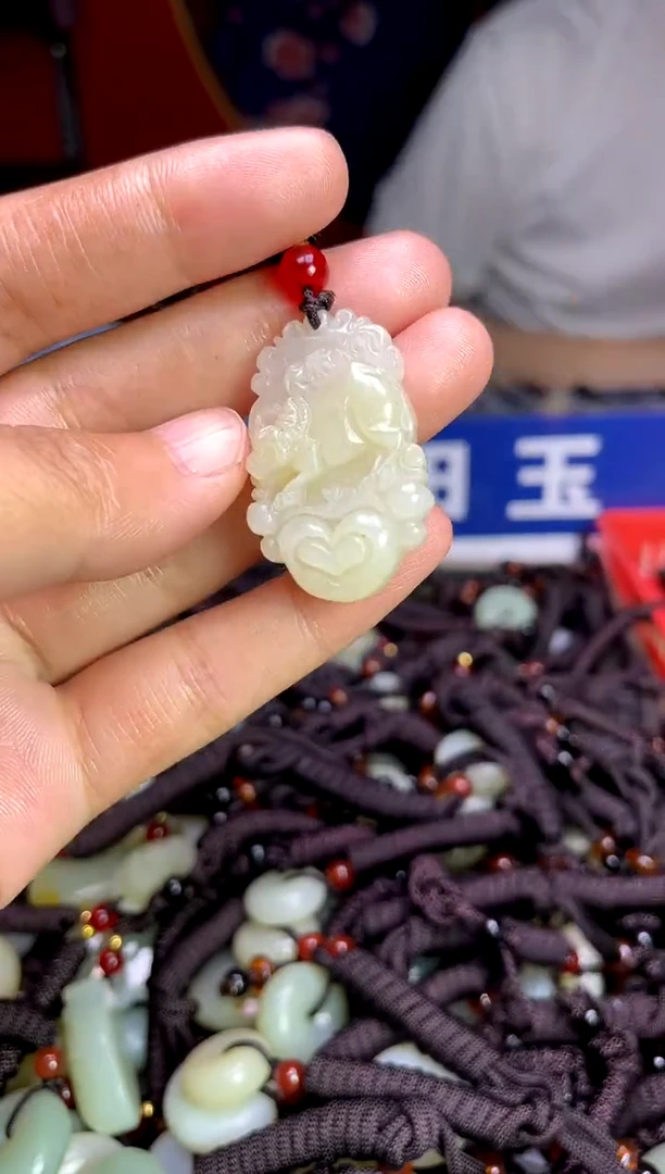未镶嵌和田玉挂件1
