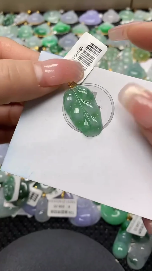 颈饰18K金镶嵌翡翠a货支持复检百元以上9元证书费自理