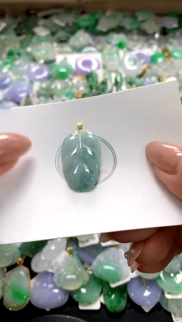 颈饰18K金镶嵌翡翠1111111111111111