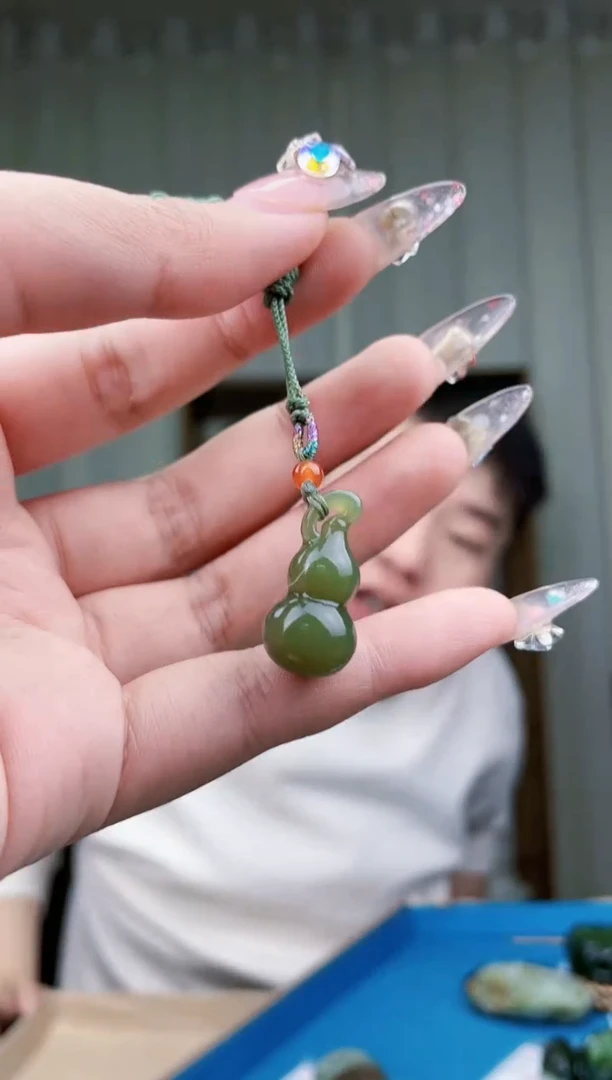 【闪购商品】和田玉挂件未镶嵌拍一发一，多样性发货！