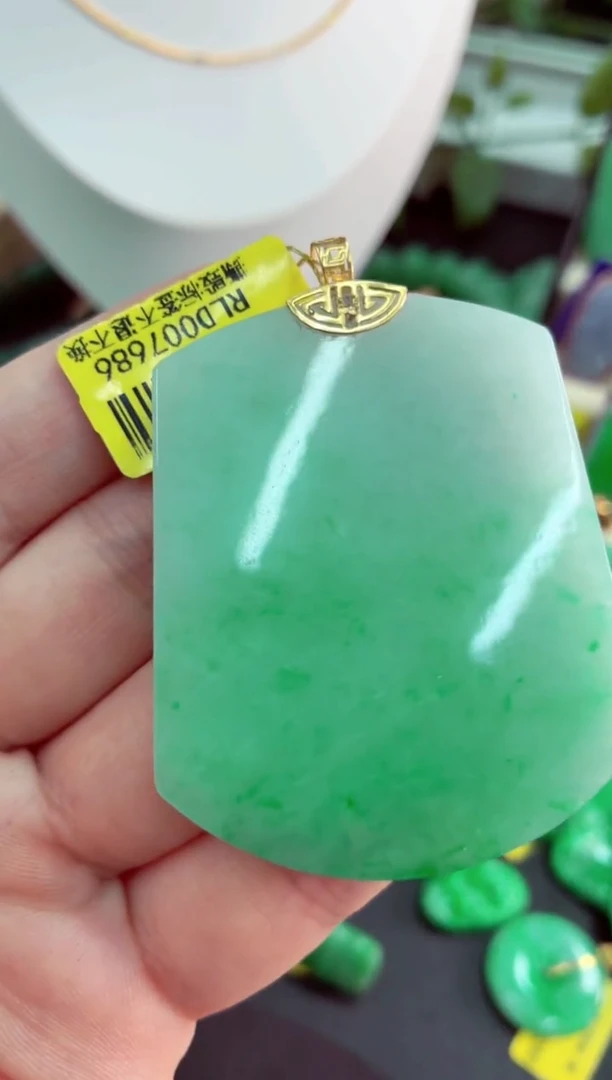 吊坠(不含链)18K金镶嵌翡翠挂件