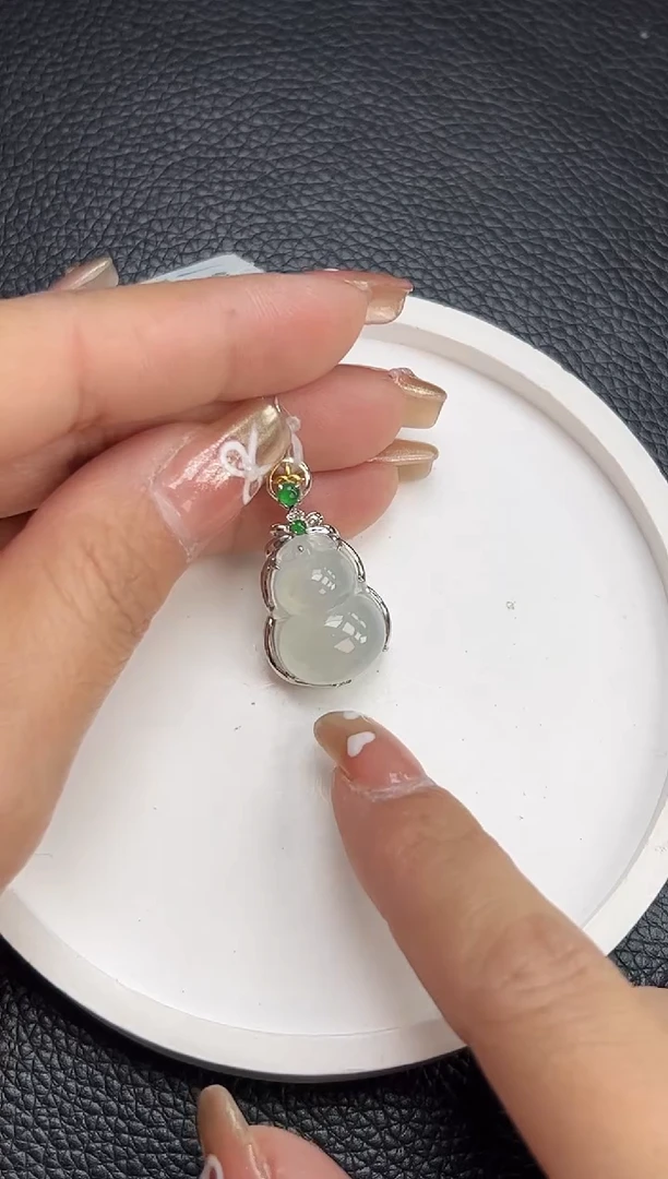 【闪购商品】翡翠颈饰18K金镶嵌YM793-2 葫芦