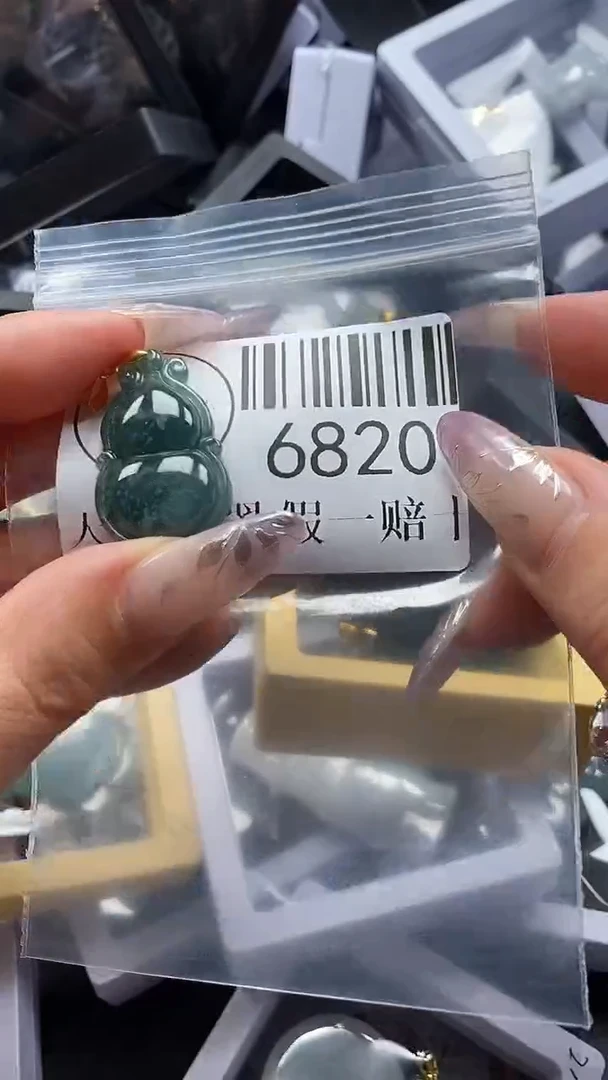 吊坠(不含链)未镶嵌翡翠6820