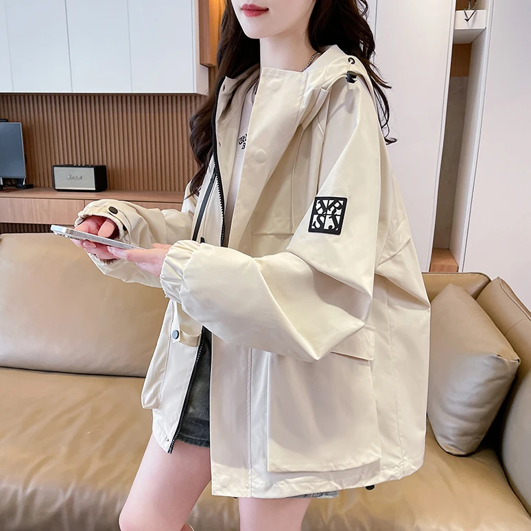 设计感冲锋衣外套女春秋2025新款初高中学生户外防风运动工装夹克
