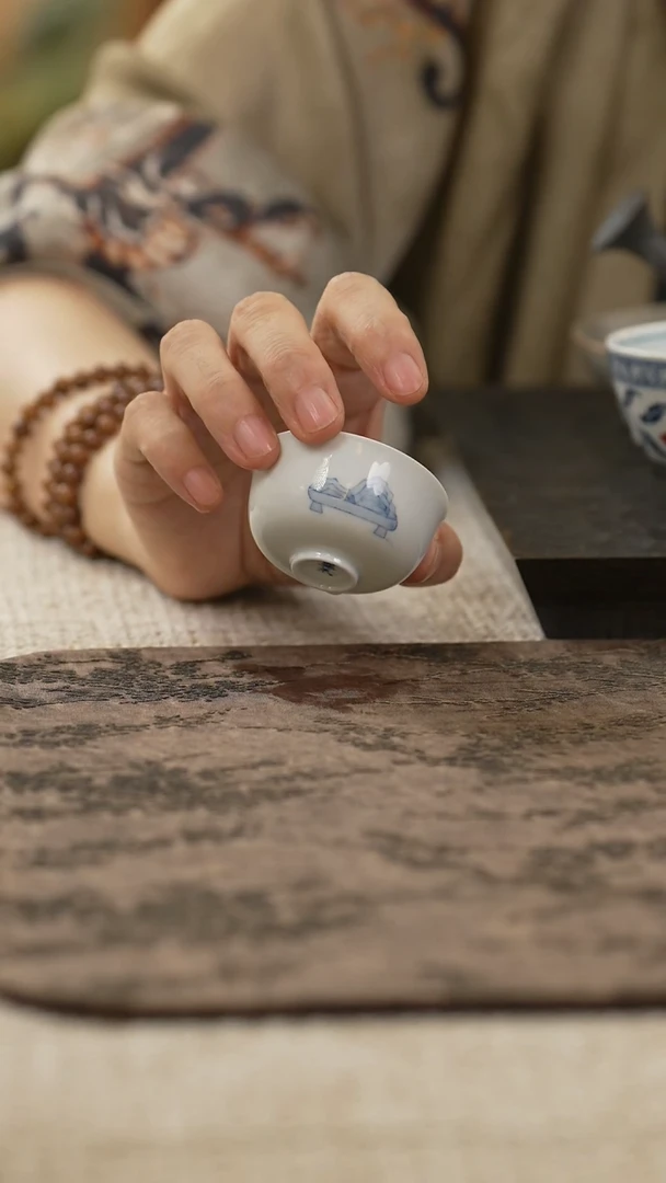 /490青釉绘画小杯