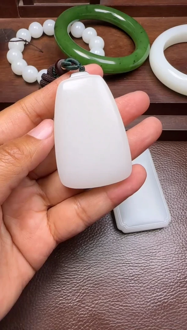 未镶嵌和田玉挂件和田玉挂件