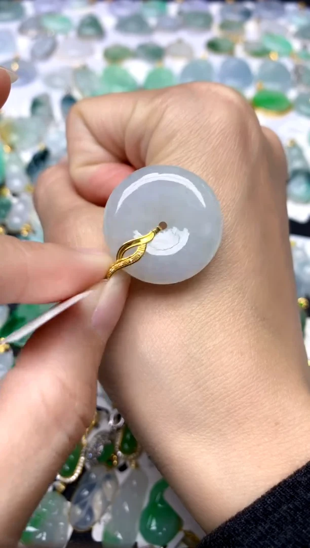 颈饰18K金镶嵌翡翠天然A货翡翠