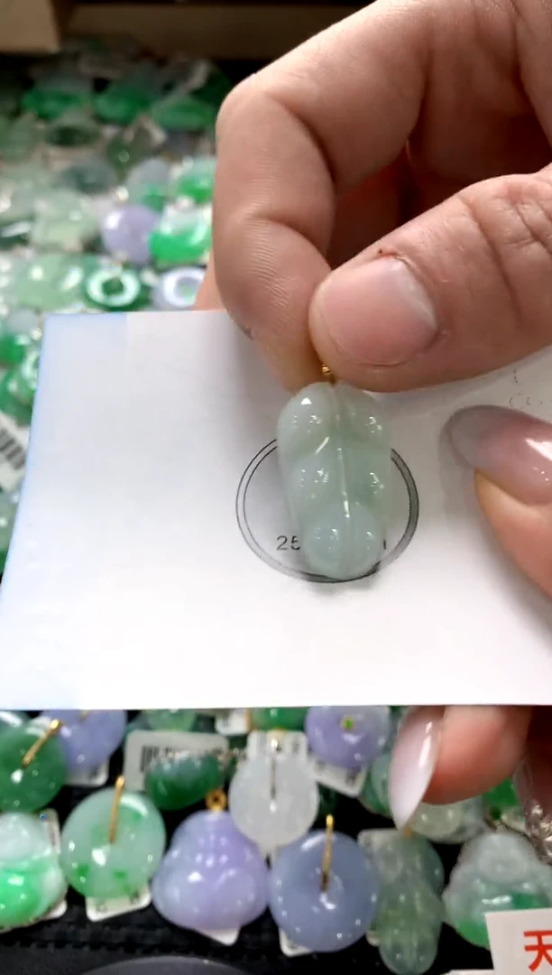 颈饰18K金镶嵌翡翠11111111111111111